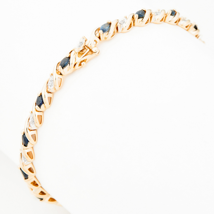 Браслет из красного золота 585 пробы c 16 бриллиантами и 16 сапфирами