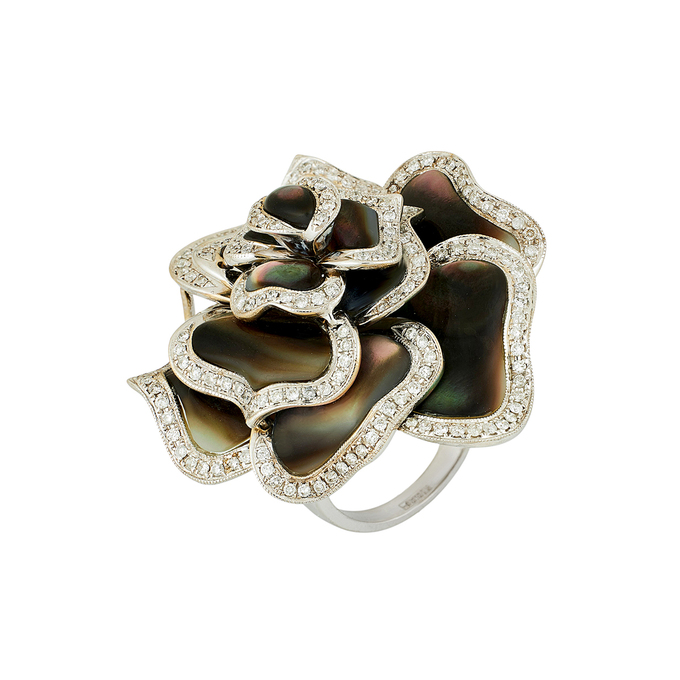 Кольцо из золота 750 пробы c бриллиантами и перламутром, Л 2812 2295 за 310000