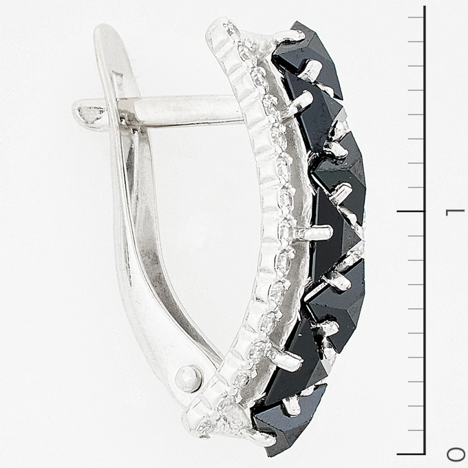 Серьги золото, 585, 3 к.,4,1 гр. (чистый вес 3,1 гр.) со следами износа, скол вставки; 14 Синт. камень Черный, 60 Синт. камень Бесцветный