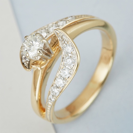 Кольцо из комбинированного золота 585 пробы c 14 бриллиантами и 1 фианитом 105873 фото 1