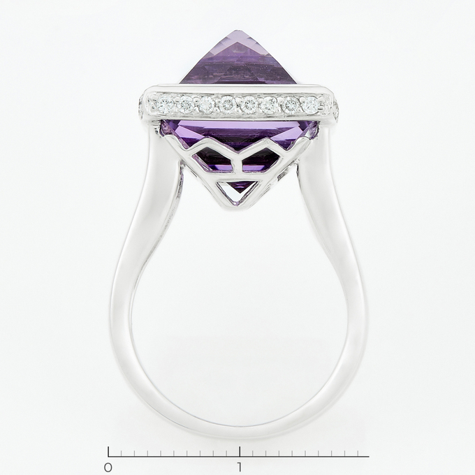 Кольцо из белого золота 585 пробы c 32 бриллиантами и 1 аметистом