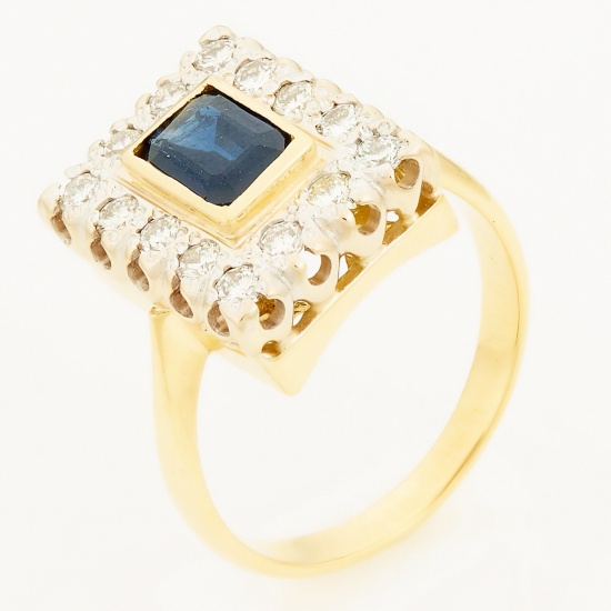 Кольцо из комбинированного золота 750 пробы c 14 бриллиантами и 1 сапфиром