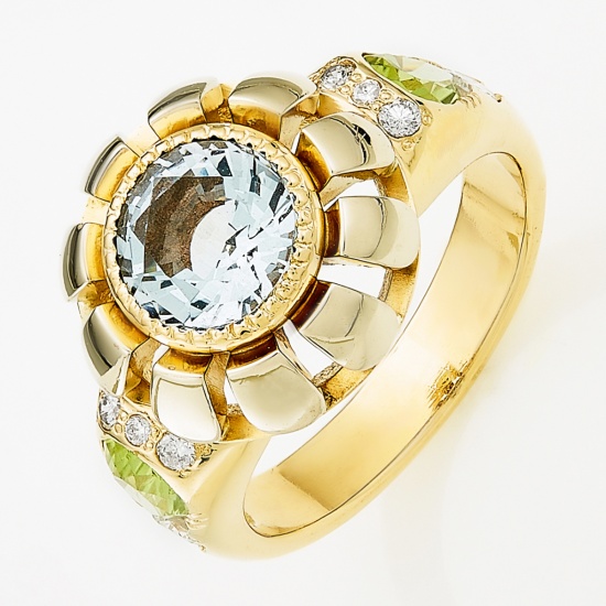Кольцо из комбинированного золота 750 пробы c 8 бриллиантами и 1 аквамарином и 2 хризолитами
