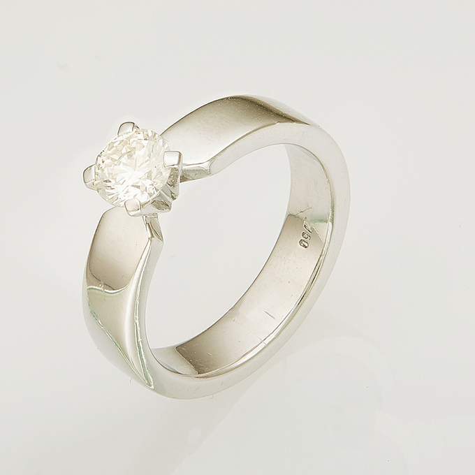 Кольцо из золота 750 пробы c бриллиантом, Л 3605 1886 за 220000