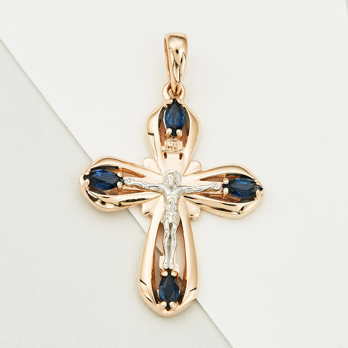 Крестик из комбинированного золота 585 пробы c 4 сапфирами