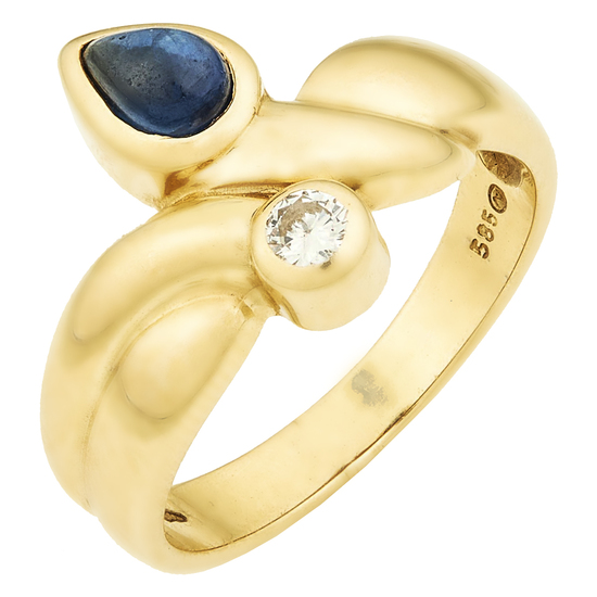 Кольцо из желтого золота 585 пробы c 1 бриллиантом и 1 сапфиром