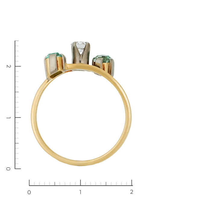 Кольцо из комбинированного золота 750 пробы c 1 бриллиантом и 2 изумрудами, Л 2809 5589 за 71600