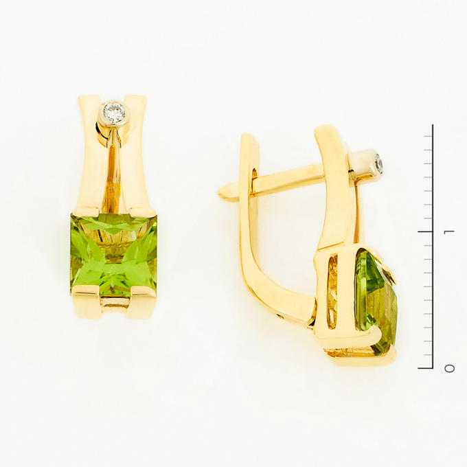 Серьги золото, 585, 2 к.,4,33 гр. (чистый вес 4,13 гр.) со следами износа; 2 Бриллиант Кр57 6/5 вес 0,02 ct, 2 Хризолит