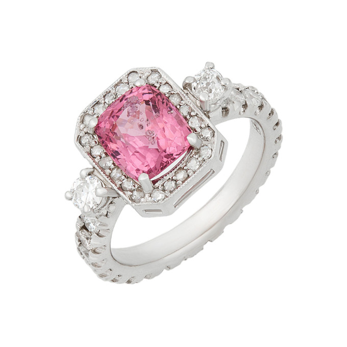 Кольцо из золота 750 пробы c шпинелью и бриллиантами