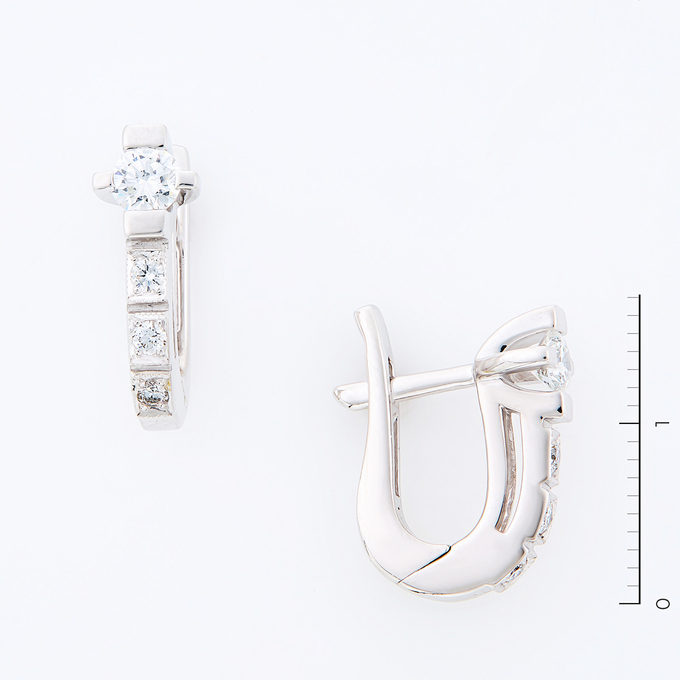 Серьги из белого золота 750 пробы c 8 бриллиантами