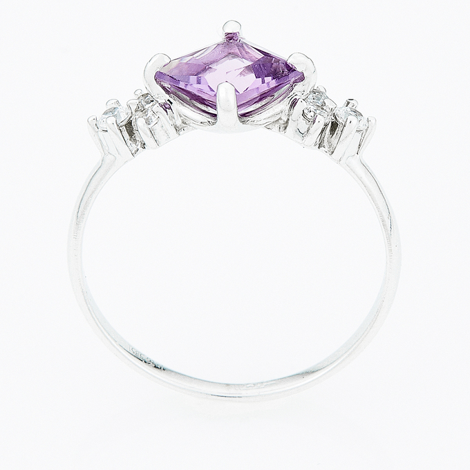 Кольцо из золота 585 пробы c аметистом и фианитами, Л 4707 6850 за 18480