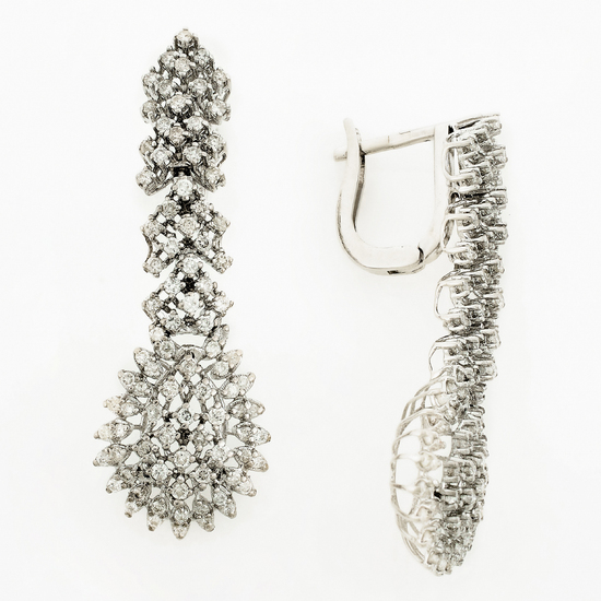 Серьги из белого золота 750 пробы c 180 бриллиантами