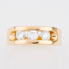 Кольцо из желтого золота 585 пробы c 3 бриллиантами