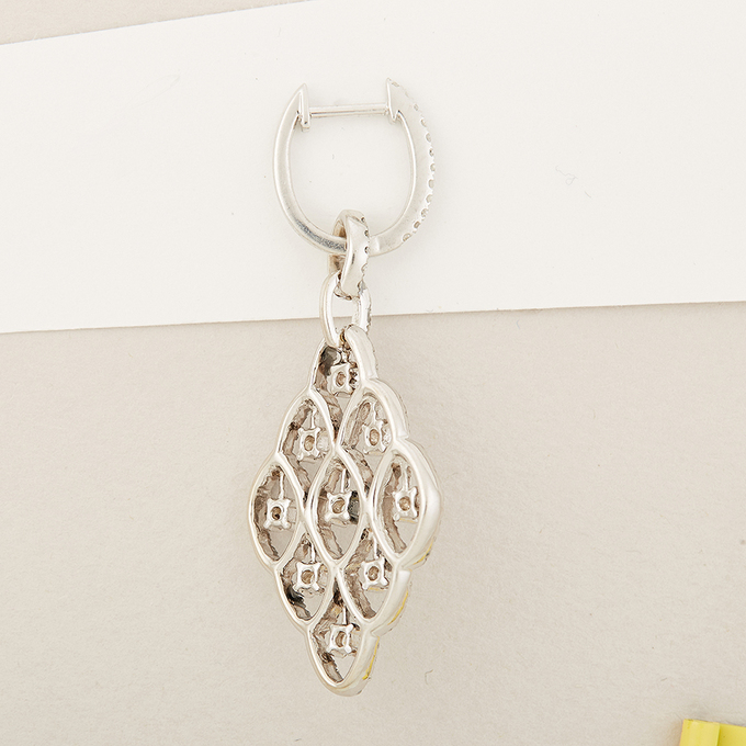 Серьги из белого золота 585 пробы c 18 бриллиантами и 244 упр. огр. бриллиантами