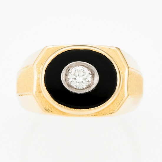 Кольцо печатка из желтого золота 750 пробы c 1 бриллиантом и 1 ониксом