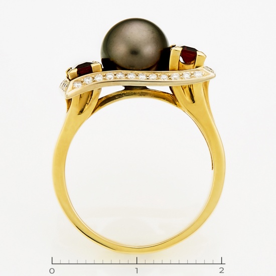 Кольцо из комбинированного золота 750 пробы c 36 бриллиантами и 2 гранатами и 1 культ. жемчугом, Л28067510 за 67600