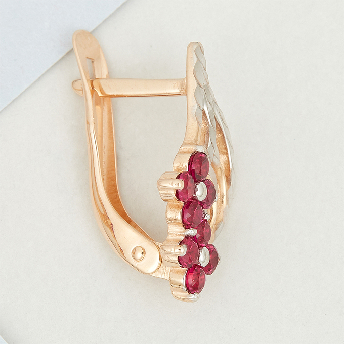 Серьги из комбинированного золота 585 пробы c корундами