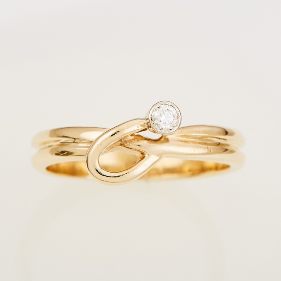 Кольцо из комбинированного золота 750 пробы c 1 бриллиантом, Л33071380 за 30900