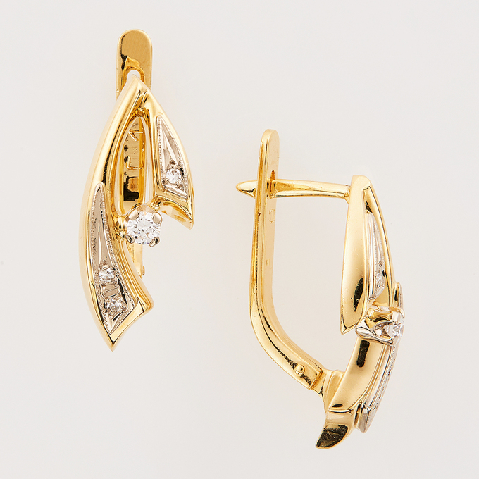 Серьги из золота 750 пробы c 8 бриллиантами