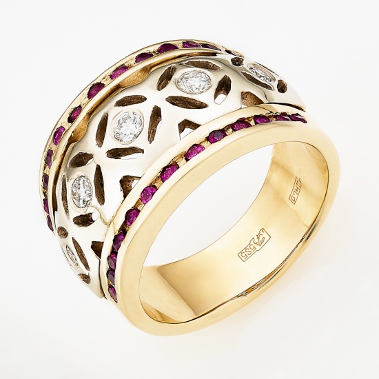 Кольцо из комбинированного золота 585 пробы c 5 бриллиантами и 26 рубинами