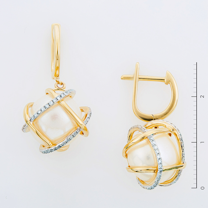 Серьги золото, 585, 2 к.,8,25 гр. (чистый вес 5,25 гр.) со следами износа; 2 Жемчуг культивированный, 116 Бриллиант Кр17 3/3 вес 0,348 ct