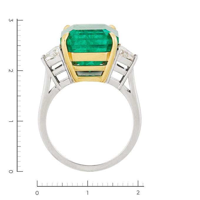 Кольцо из комбинированного золота 750 пробы c 1 изумрудом и 2 бриллиантами, Л 2809 7868 за 770000