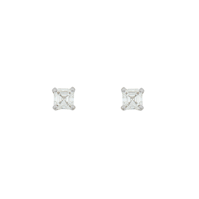 Серьга из золота 750 пробы c 1 бриллиантом