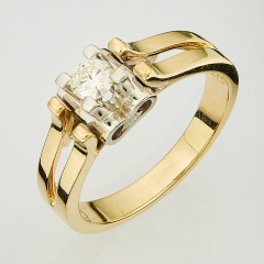 Кольцо из комбинированного золота 585 пробы c 1 бриллиантом, 133860 за 52 150 ₽