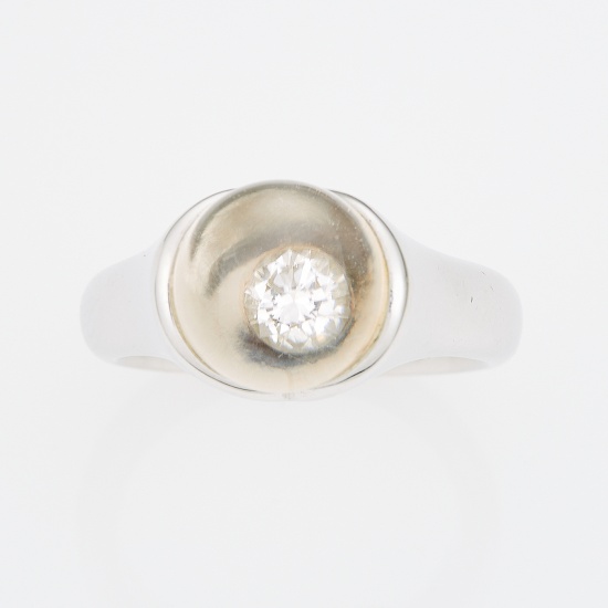 Кольцо из белого золота 750 пробы c 1 бриллиантом и 1 кварцем