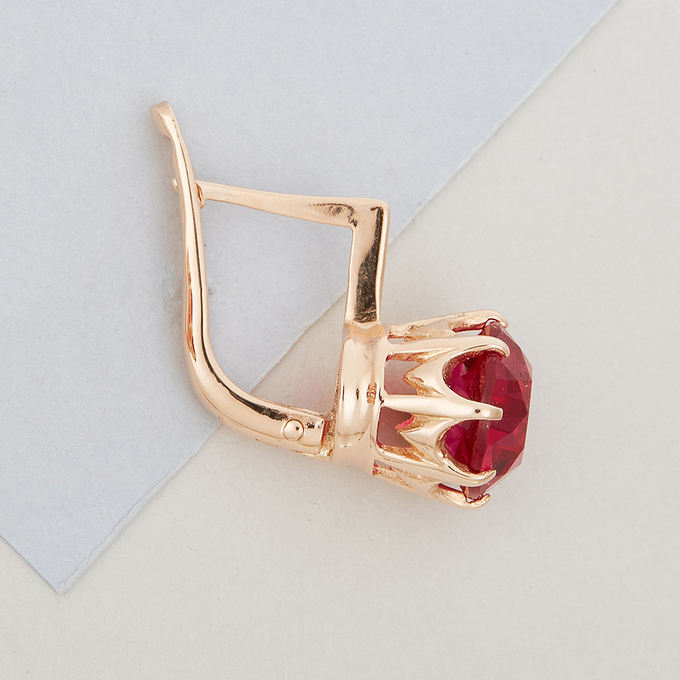 Серьги из красного золота 583 пробы c корундами