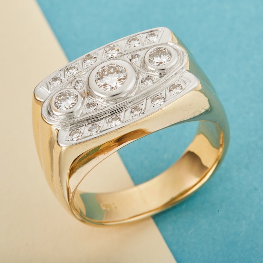Кольцо печатка из комбинированного золота 750 пробы c 19 бриллиантами