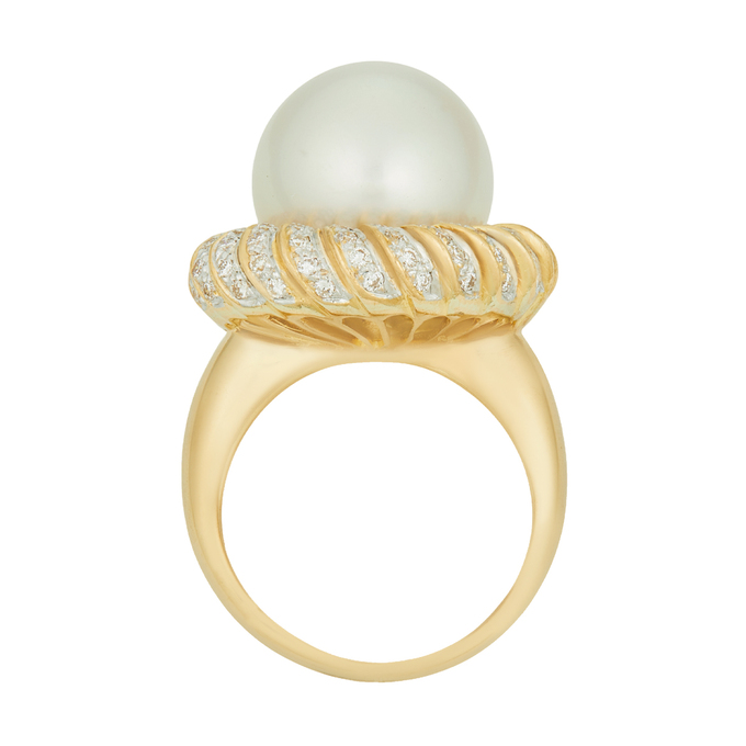 Кольцо из золота 750 пробы c бриллиантами и культивированным жемчугом, Л 0911 1330 за 165000