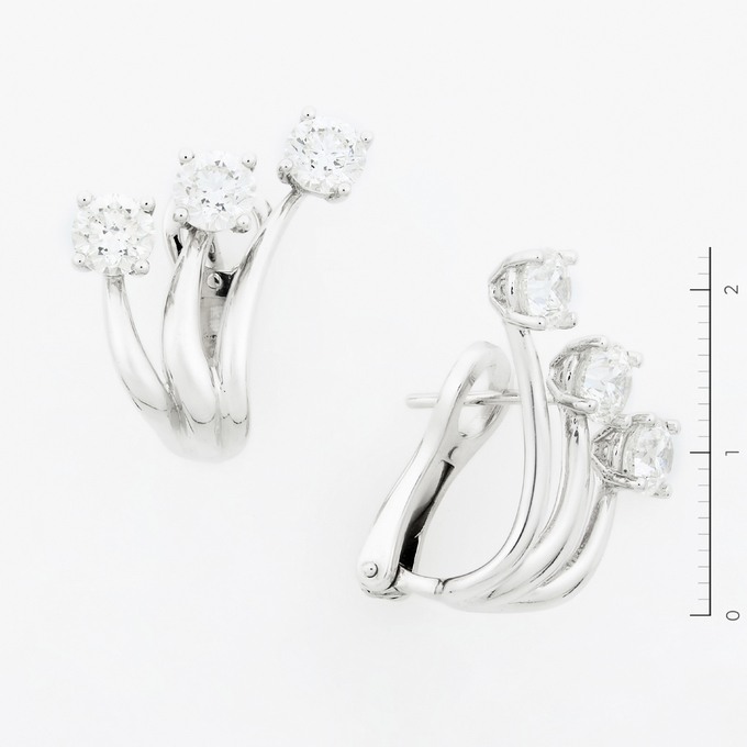 Серьги из белого золота 750 пробы c 6 бриллиантами