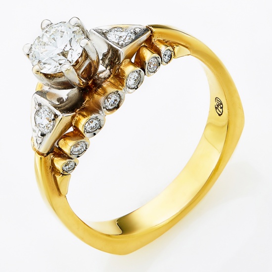 Кольцо из комбинированного золота 750 пробы c 17 бриллиантами