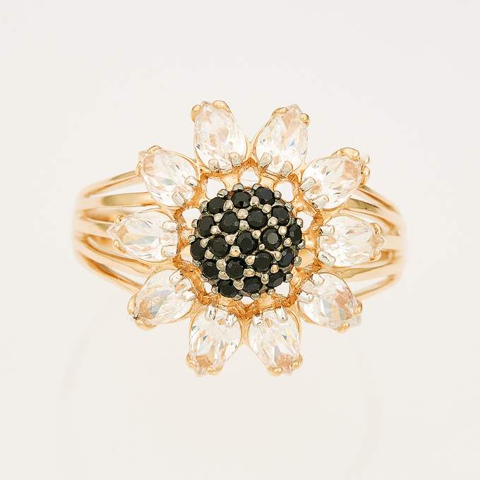 Кольцо золото, 585, 2 к.,4,52 гр. (чистый вес 4,02 гр.) со следами износа; 10 Фианит Бесцветный, 19 Синт. камень Черный