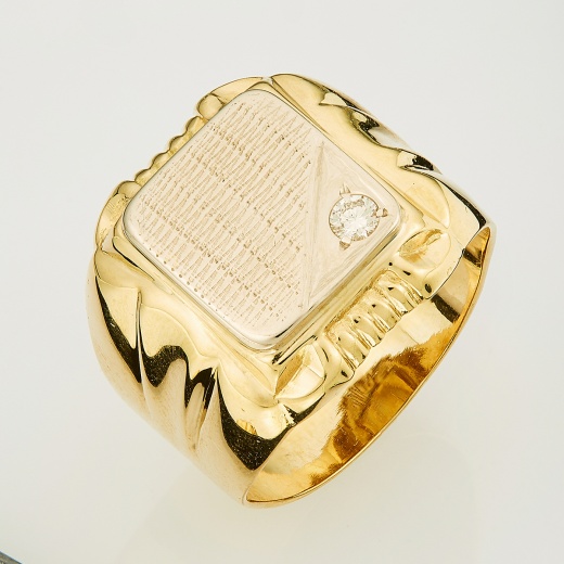 Кольцо печатка из комбинированного золота 750 пробы c 1 бриллиантом Л04072650 фото 1