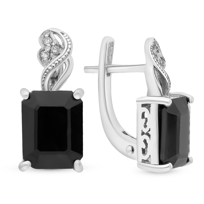 Серьги золото, 585, 2 к.,5,52 гр. (чистый вес 4,92 гр.) со следами износа; 2 Корунд вес 5,66 ct, 6 Бриллиант Кр57 7/6 вес 0,03 ct