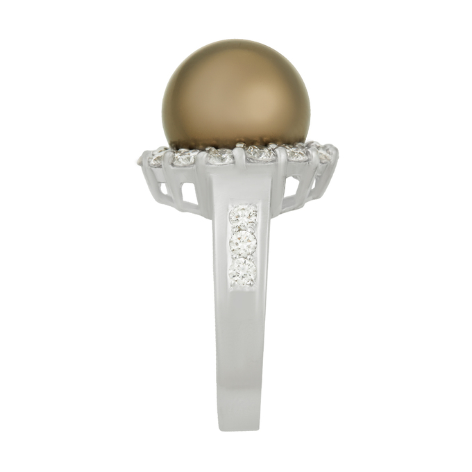 Кольцо из золота 750 пробы c бриллиантами и имитацией жемчуга, Л 0911 3682 за 153930