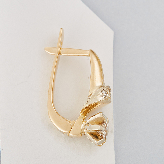 Серьги из золота 750 пробы c 8 бриллиантами