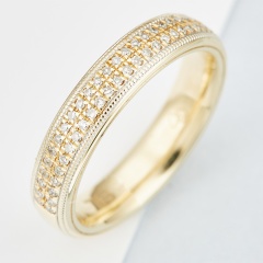 Кольцо обручальное из желтого золота 585 пробы c 50 упр. огр. бриллиантами