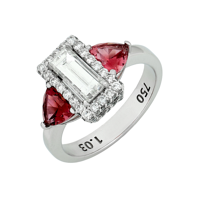 Кольцо из золота 750 пробы c бриллиантами и турмалинами