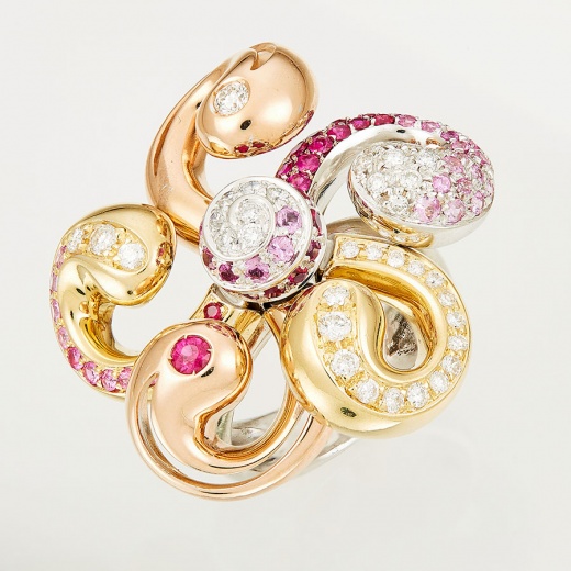 Кольцо из комбинированного золота 750 пробы c 36 бриллиантами и 1 рубином и цвет. сапфирами 120958 фото 1
