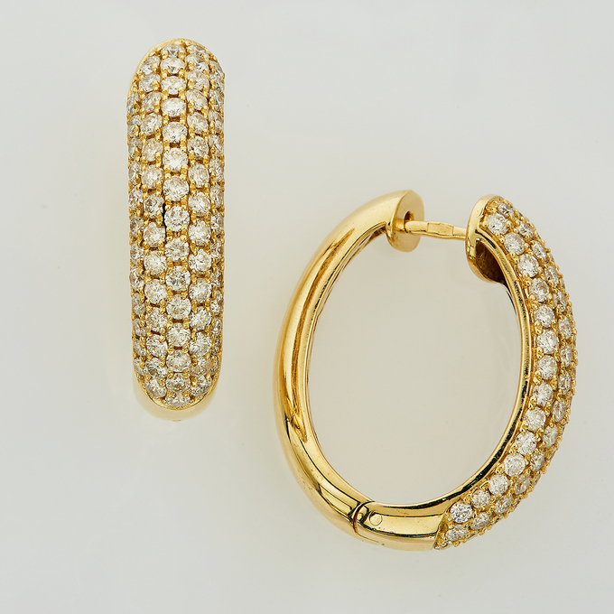 Серьги из желтого золота 750 пробы c 140 бриллиантами
