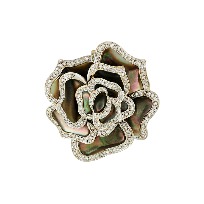 Кольцо из золота 750 пробы c бриллиантами и перламутром, Л 2812 2295 за 310000