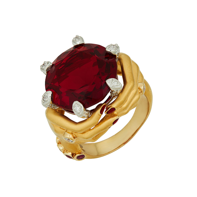 Кольцо из золота 750 пробы c бриллиантами, рубинами, синтетическим камнем и эмалью