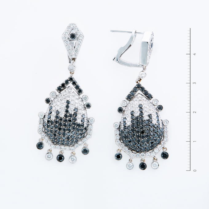 Серьги из золота 750 пробы c 150 бриллиантами