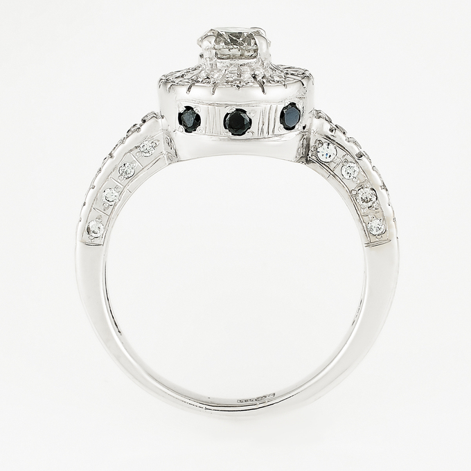 Кольцо из белого золота 585 пробы c 39 бриллиантами и 2 фианитами