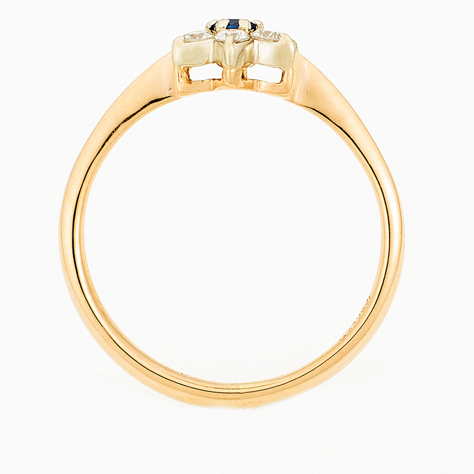 Кольцо из комбинированного золота 585 пробы c 6 бриллиантами и 1 сапфиром