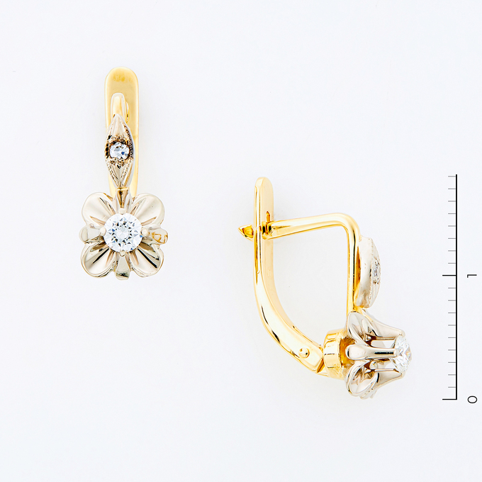 Серьги из золота 750 пробы c 4 бриллиантами