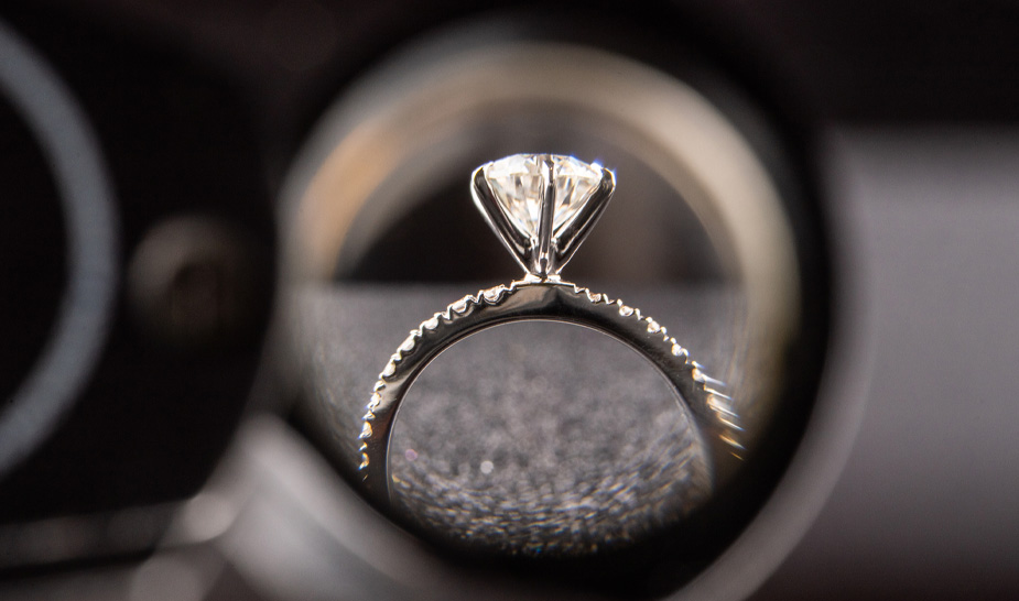 Оценка кольца с бриллиантом Оценка кольца с бриллиантом